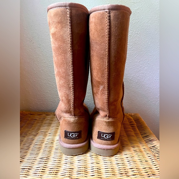 UGG Boots - Size 6 - Picture 1 of 6
